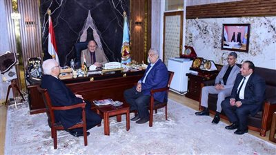 “الأعلى للجامعات” يفحص أوراق المتقدمين لوظائف هيئة التدريس بكلية طب وجراحة الأسنان بسوهاج