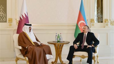 أمير قطر ورئيس أذربيجان يبحثان هاتفيًا تعزيز العلاقات