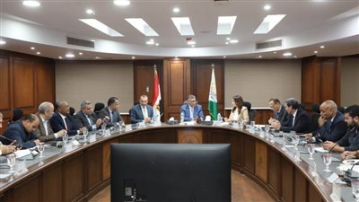 الجيزة تبحث تطوير كورنيش النيل بإمبابة لتعزيز الجذب السياحي ورفع 