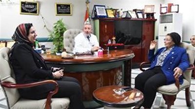  نائب وزير الصحة تبحث مع مدير معهد دمنهور تعزيز تنظيم الأسرة