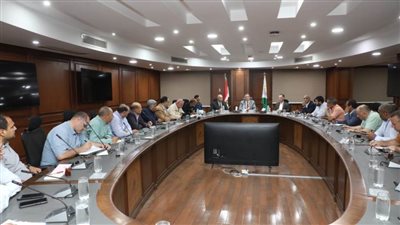 محافظ الجيزة يعقد اجتماعًا تنسيقيًا لتحسين الخدمات 