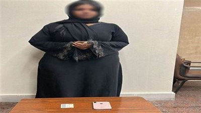 ضبط صانعة محتوى لنشرها مقاطع فيديو بمواقع التواصل الاجتماعي تتضمن ألفاظًا خادشة للحياء