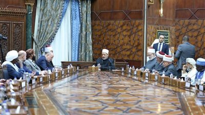 شيخ الأزهر يلتقي وزراء الشؤون الدينية والمفتين ورؤساء المجامع الفقهية من 30 دولة 