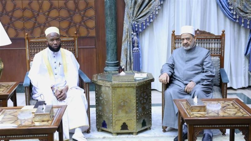 الطيب ومفتي بوروندي