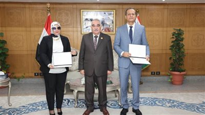 قضايا الدولة تكرم اثنين من أعضائها لتفانيهم في العمل أثناء الإشراف على انتخابات الشيوخ 