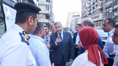 محافظ الإسكندرية يتابع أعمال توسعة شارع أبوقير ويوجه بسرعة التنفيذ وتطوير التشجير