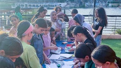 المصريون يحتفلون بعيد 