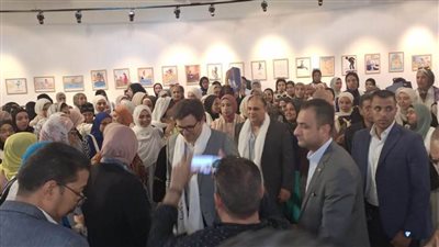 وزير الثقافة يتفقد معرض الكاريكاتير الدولي 