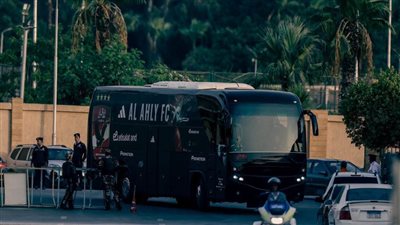 الأهلي يصل استاد القاهرة استعدادًا لمواجهة فاركو