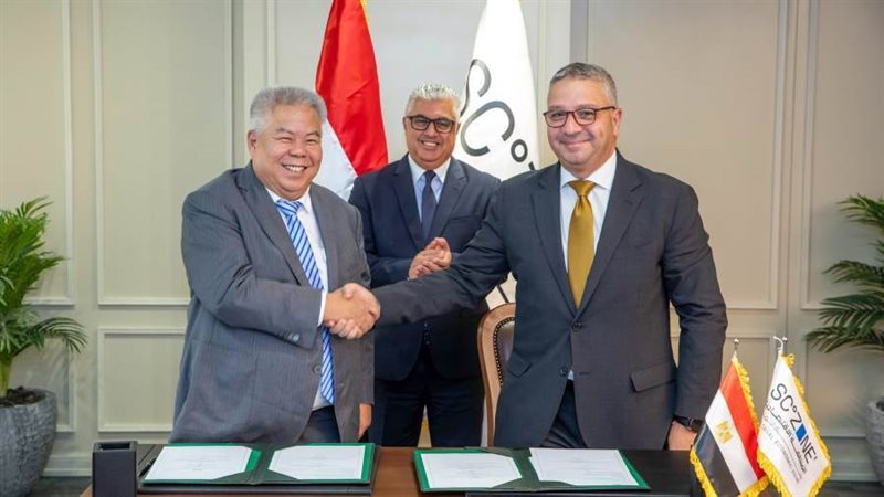 صورة بعد التوقيع