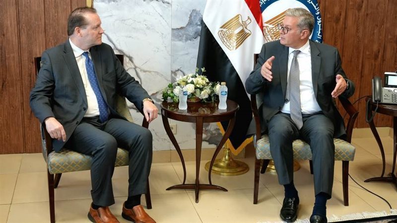 وزير البترول خلال