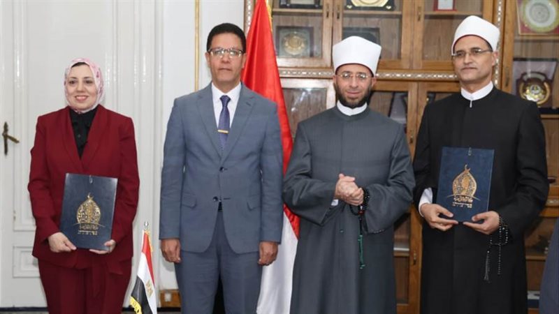 وزير الأوقاف خلال