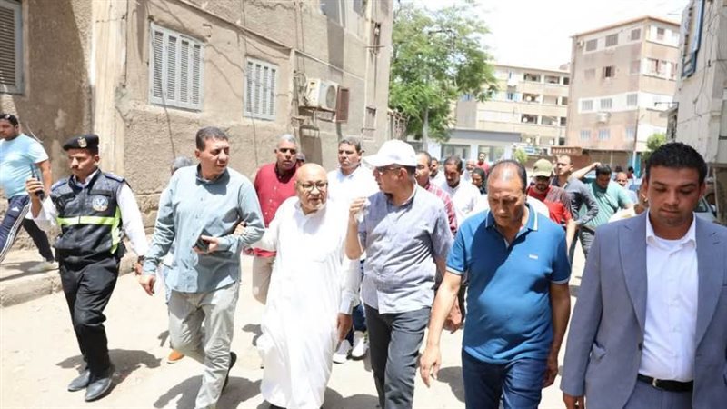 محافظ المنيا خلال