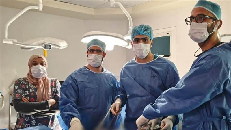 الاطباء والجراحين