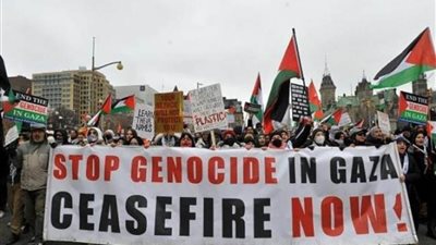 مئات الأمريكيين ينظمون مسيرات احتجاجية تندد بالعدوان على غزة