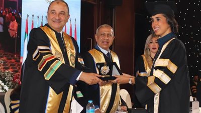 وزير قطاع الأعمال يشهد حفل تخرج دفعة جديدة من كلية الدراسات العليا بالأكاديمية العربية للعلوم