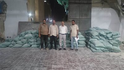 ضبط 18 ألفًا و700 لتر بنزين وسولار و7 أطنان دقيق بلدي قبل تهريبها وبيعها في السوق السوداء بأسيوط