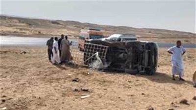 إصابة 14 شخصًا في حادث تصادم بين سيارتين بالصحراوي الغربى في أسوان