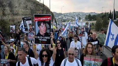 عائلات المحتجزين الإسرائيليين: لن نسمح لنتنياهو بإفشال أي اتفاق جديد بشأن غزة