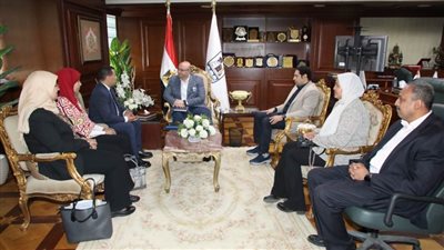 محافظ بني سويف يلتقي مسؤولي المعهد القومي للتخطيط