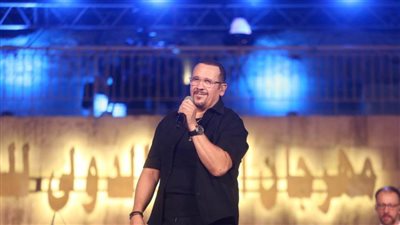 هشام عباس علي جسر الذكريات بمهرجان القلعة 