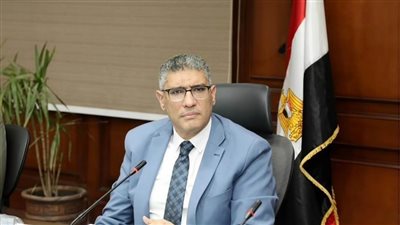 محافظ الجيزة يجازي 6 من مسؤولي حي الهرم بسبب مخالفات البناء 