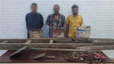 ضبط 3 أشخاص ينقبون عن الآثار بمنطقة الخليقة بالقاهرة  