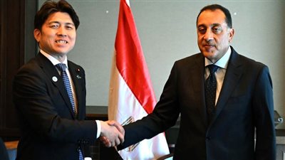 رئيس الوزراء يلتقي وزير الأراضي والبنية التحتية والسياحة والنقل الياباني 