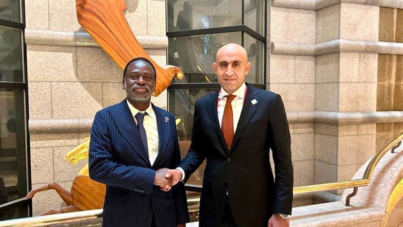 علي هامش مشاركته