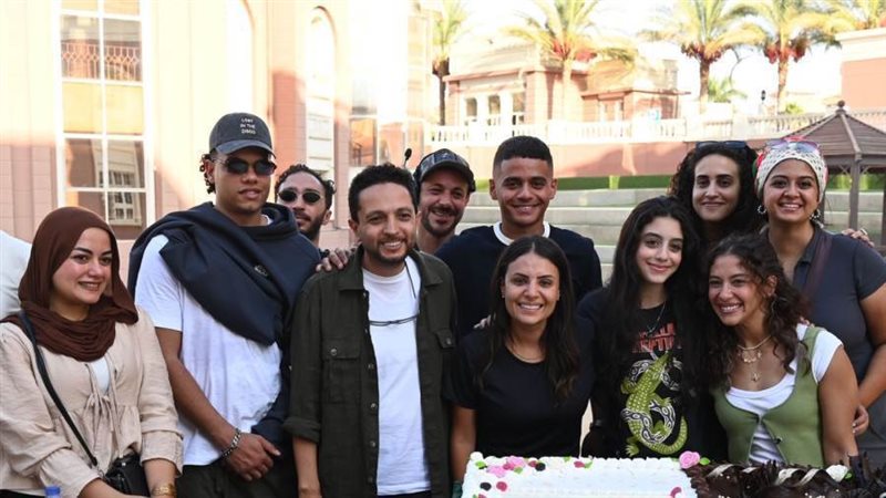 فريق عمل ميد ترم