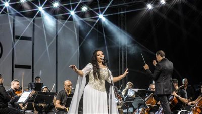 مروة ناجي تبدع علي خشبة مسرح الإسكندرية المكشوف