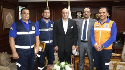  عاجل.. محافظ بني سويف يكرم مُسعفًا وسائقًا أعادا مليونًا ونصف المليون جنيه