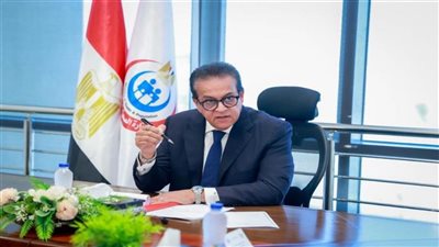  وزير الصحة يناقش مستجدات ملف تكليف أعضاء المهن الصحية