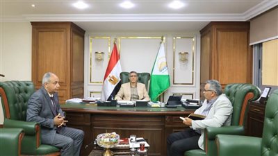 محافظ الجيزة يلتقي مساعد وزير الصحة لبحث تطوير المنشآت الصحية 