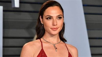 انسحاب الممثلة الإسرائيلية جال جادوت من مهرجان فينيسيا السينمائي بسبب احتجاجات مؤيدة لغزة