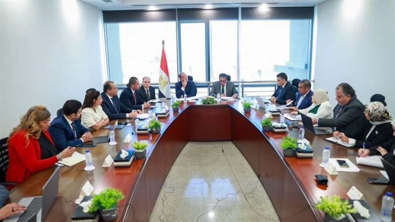 خلال الاجتماع