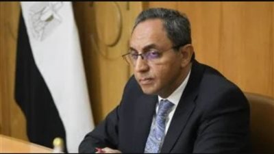 محافظ قنا يبحث مع قيادات التضامن الاجتماعي سبل دعم الأسر الأولى بالرعاية وتوسيع مظلة الحماية المجتمعية