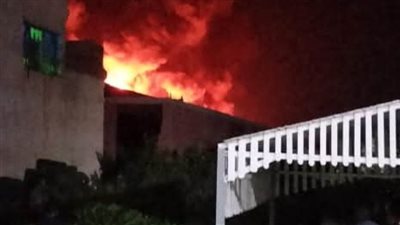 بالصور.. السيطرة على حريق بمخزن كاوتش في الغربية