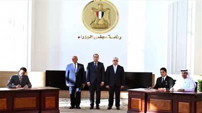 رئيس الوزراء يشهد توقيع عقد مشروع مجمع صناعي لإنتاج الخلايا والألواح الشمسية بـ