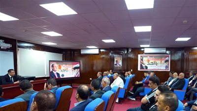 الداخلية تعقد اجتماعًا مع كبار التجار والموردين للتنسيق في طرح المستلزمات المدرسية والغذائية بأسعار مخفضة.. 