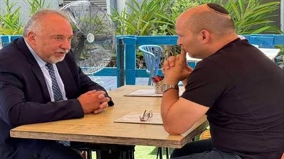 نفتالي بينت يبحث مع ليبرمان سبل استبدال حكومة نتنياهو