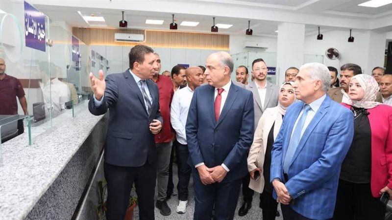 محافظ المنيا خلال