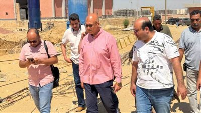 نائبا هيئة المجتمعات العمرانية الجديدة يضعان حلولا لمعوقات مشروعات حدائق أكتوبر 