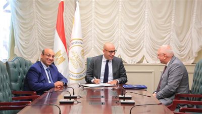 عبداللطيف يعتمد نتيجة الدبلومات الفنية بنسبة نجاح ٨٩.٨٨٪