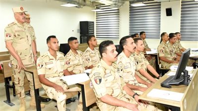 رئيس الأركان يتفقد المنظومة التعليمية بالمعاهد العسكرية التخصصية بالكيان العسكري   