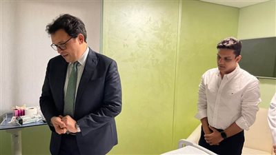 وزير الثقافة يزور المايسترو سليم سحاب للاطمئنان على حالته الصحية