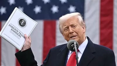 ترامب يلوح برسوم جمركية على واردات أشباه الموصلات مع استثناء شركات كبرى مثل آبل