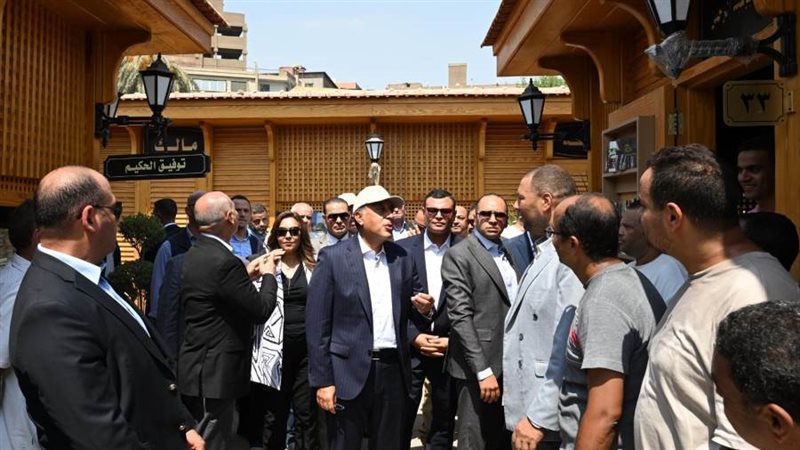 رئيس الوزراء في حديقة