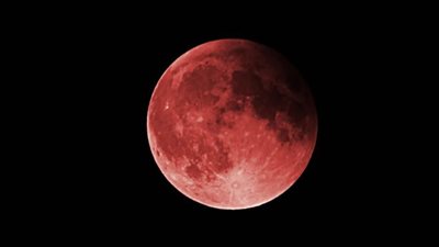 الأردن: المتخصصون وعشاق الفلك يتابعون خسوف القمر الأخير لعام 2025