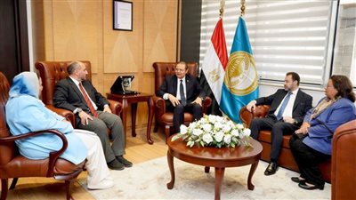 رئيس الرقابة الصحية يبحث تطبيق معايير الجودة والاعتماد داخل المستشفيات الجامعية